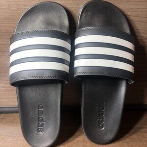 ADIDAS MENS BLAK AND WHITE  Adilette Comfort Slides SIZE 7US GZ5891